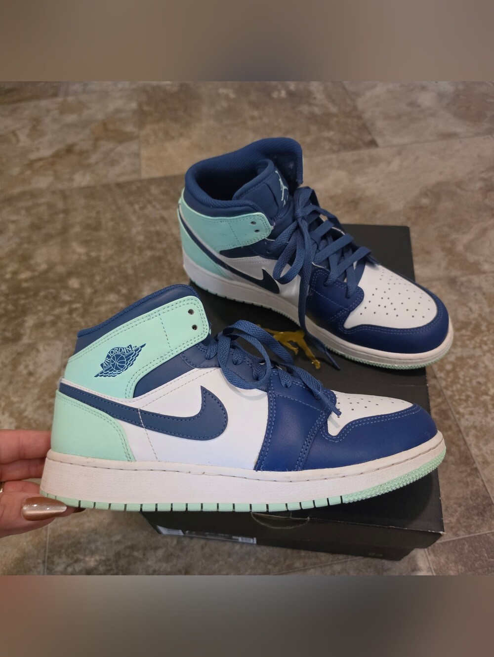 Air Jordan 1 Mid "Blue Mint" - 7Y / Women's 8.5
